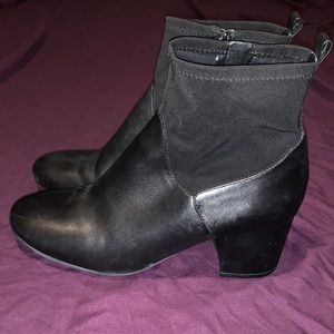 Nine West- Goal Keep ankle boots- 8 1/2